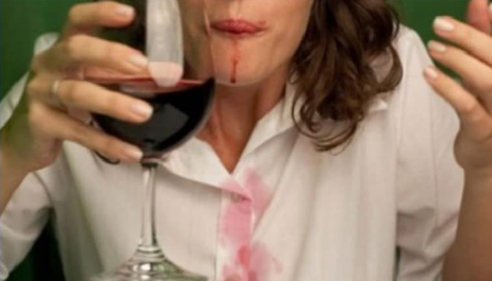 Fáciles trucos de Cómo quitar manchas de vino tinto en ropa ya lavada