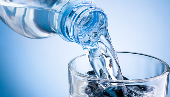 Importante la hidratación para combatir el dolor de barriga